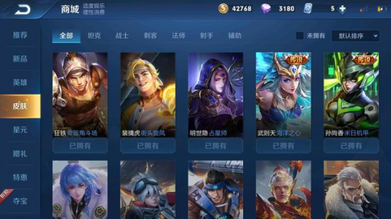 60岁长辈挑战电竞比赛展现魅力